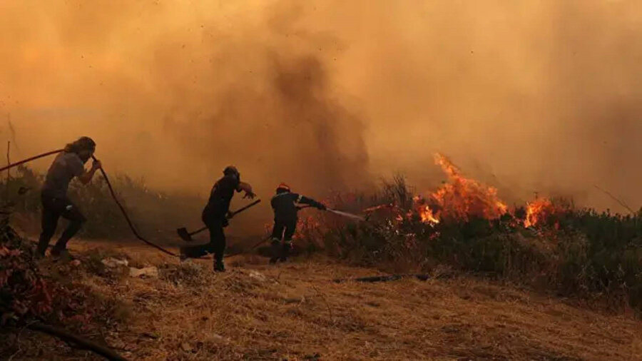 40 bin dönümün üzerinde alan yandı: Yunanistan'da yangınla mücadele sürüyor