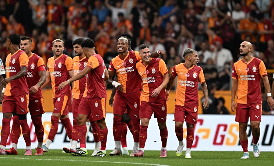 Galatasaray'da yıldız futbolcularla sözleşme yenilendi