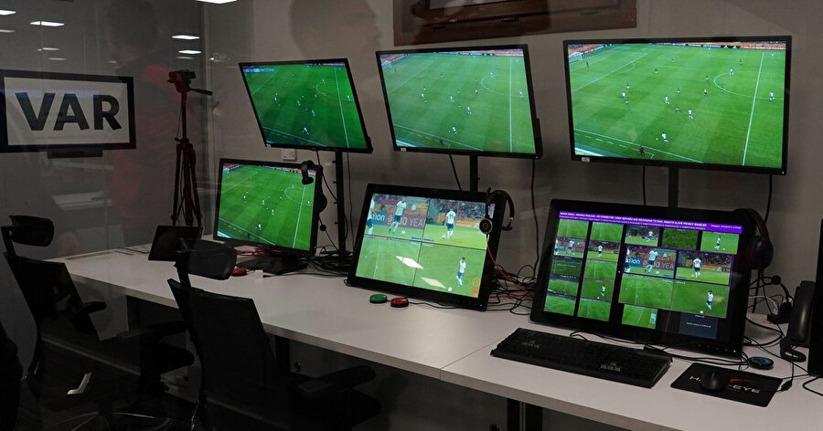 ​Futbolda yeni dönem: Teknik direktöre VAR incelemesi talebi hakkı verilecek