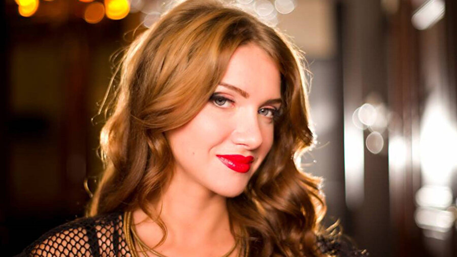 ​Giresun'da şaşırtan düğün: Şarkıcı Otilia sahne aldı