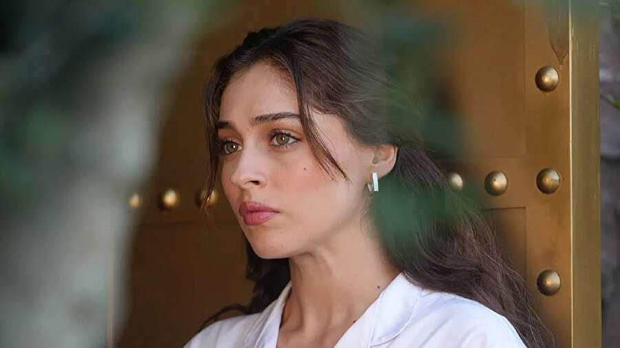 ​Cemre Baysel 