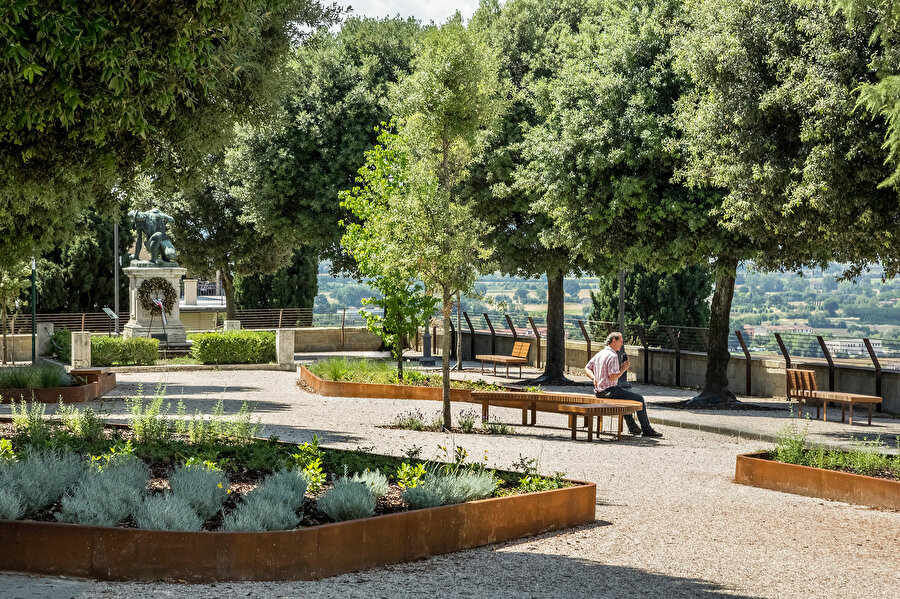 Piazza Matteotti Kamusal Bahçeleri.