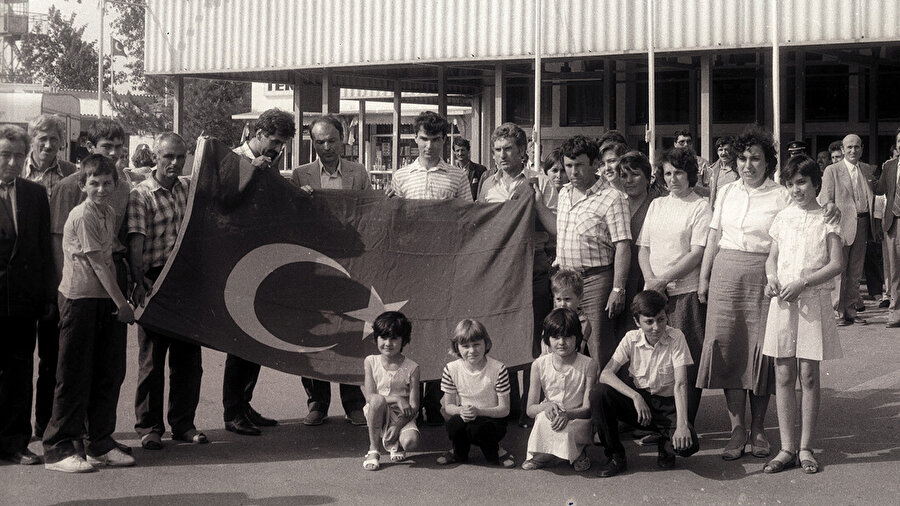 Bulgaristan'daki baskı ve zulümden dolayı Türkiye'ye göç etmek zorunda kalan Türk azınlık.