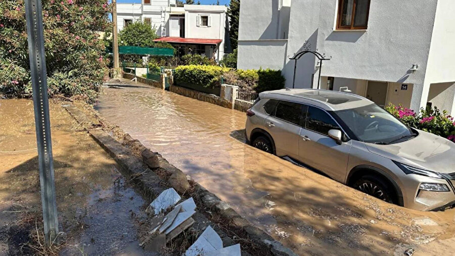 ​Bodrum'da ana su hattı patladı.