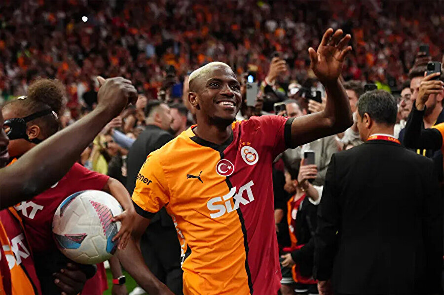 Galatasaray Osimhen'e kavuşuyor: İstanbul'a geliş saati belli oldu