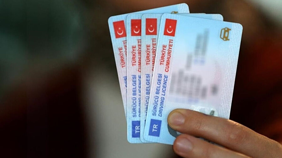 Ehliyet yenileme uzatılacak mı? 31 Temmuz 2025 son gün mü? Eski tip sürücü belgesi için İçişleri Bakanlığı'ndan uyarı geldi