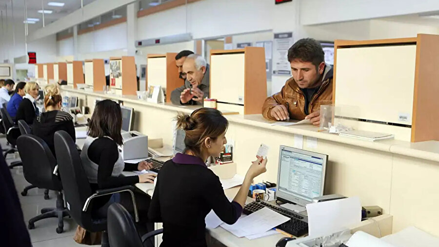 Ehliyet yenileme sistemi çöktü mü? Son gün yoğunluğu vatandaşları zorladı