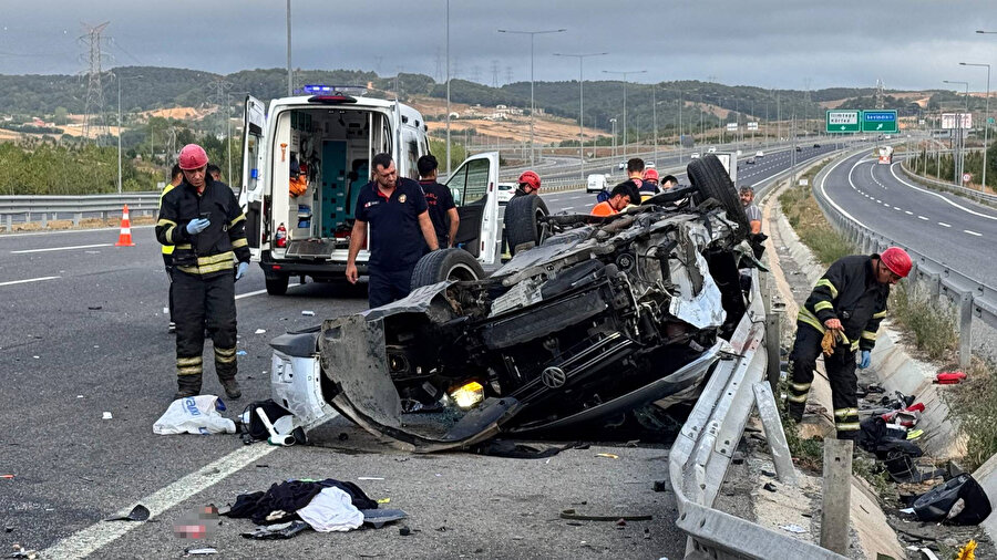 ​Kuzey Marmara'da feci kaza: Takla atan otomobildeki anne öldü, eşi ve üç çocuğu yaralandı