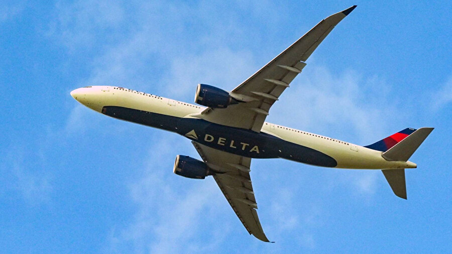 Amsterdam'a uçuşta şiddetli türbülans: 25 kişi hastaneye kaldırıldı