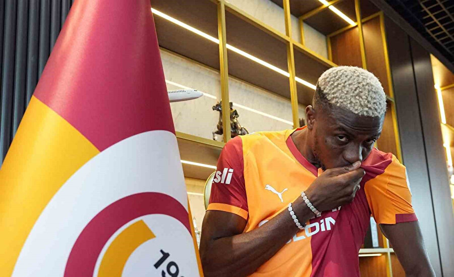 Victor Osimhen'den ilk açıklama: Çok daha büyük başarılara imza atacağımıza inanıyorum