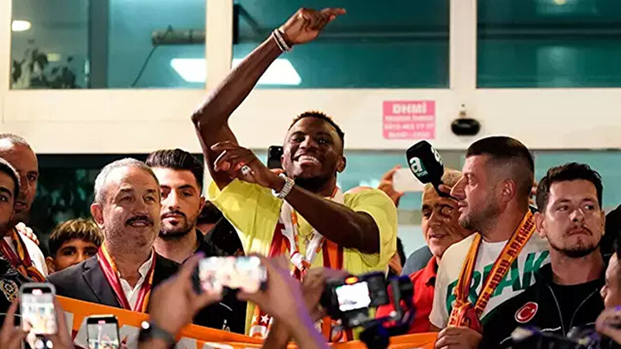 Osimhen videosunda gizlenen mesaj olay oldu: Sosyal medya bu kare ile sallandı