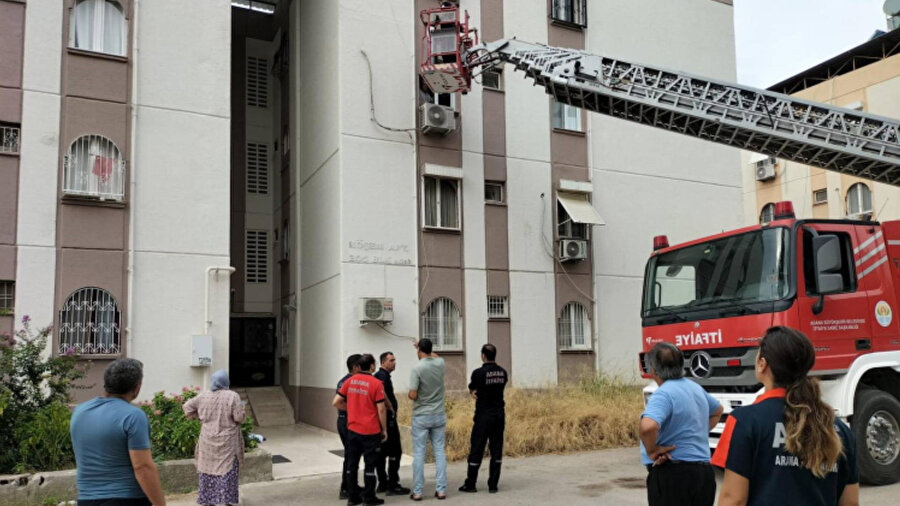 ​Adana'da merdiven çöktü.