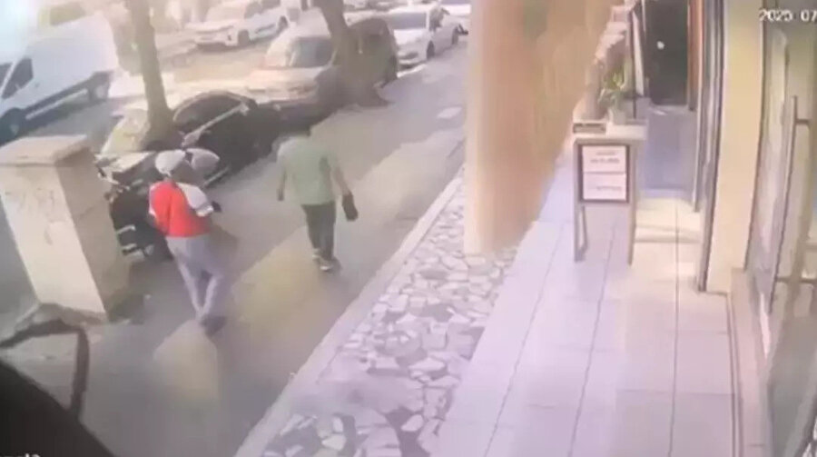 ​Endonezyalı bakıcıdan hayrete düşüren plan: Ev sahibi duşa girince harekete geçti, ziynet eşyalarını çaldı