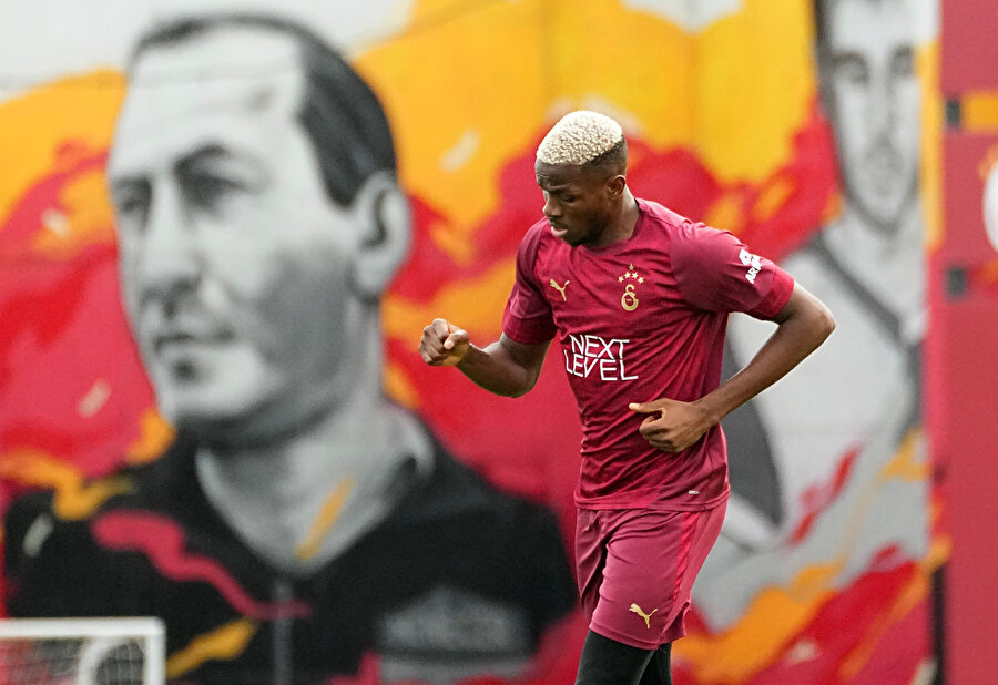 Victor Osimhen Galatasaray'da ilk antrenmanına çıktı
