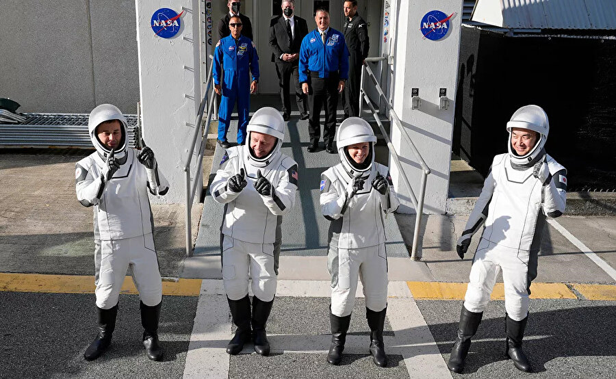 Astronotlar Oleg Platonov, Mike Fincke, Zena Cardman, ve Kimiya Yui