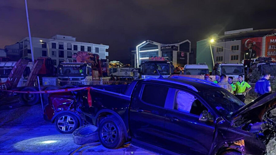 Bursa'da otomobil ile hafif ticari araç çarpıştı.