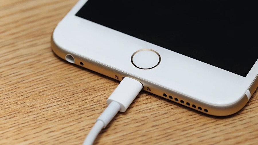 Telefonunuzun pil ömrünü bitiriyor olabilirsiniz: Hemen bırakmanız gereken 6 alışkanlık