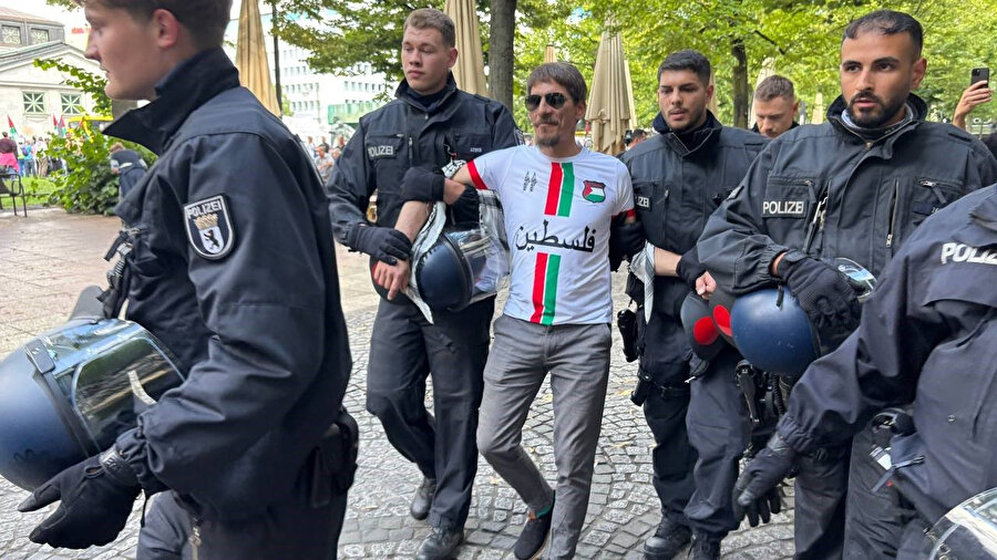 Almanya'da Gazze'ye destek eylemine sert müdahale: Çok sayıda gözaltı