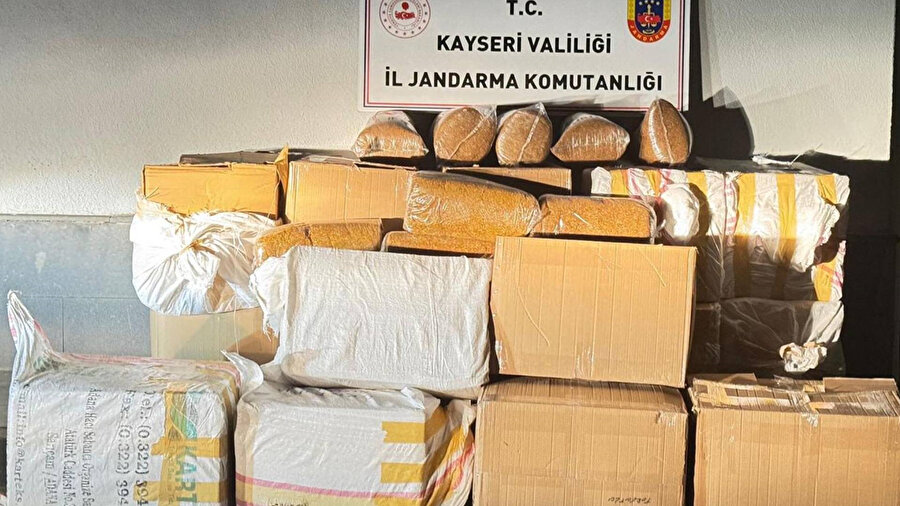 ​Şüpheli yolcu otobüsünden 750 kilogram kaçak tütün çıktı.