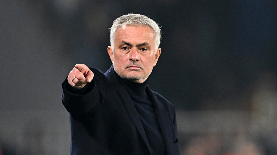 Fenerbahçe-Feyenoord maçı öncesi Mourinho'ya sert sözler: Emekli olmalı