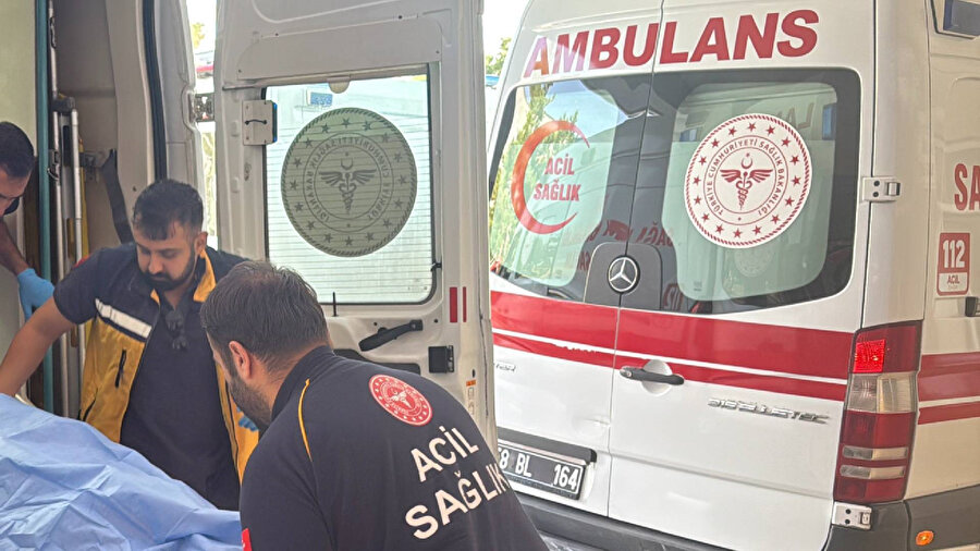 Sivas'ta işçi minibüsü uçurumdan yuvarlandı.