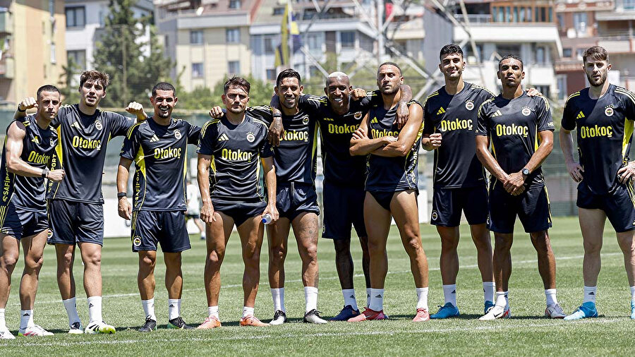 Fenerbahçe’den Feyenoord maçı öncesi dikkat çeken paylaşım: Sadece forma taşımıyoruz