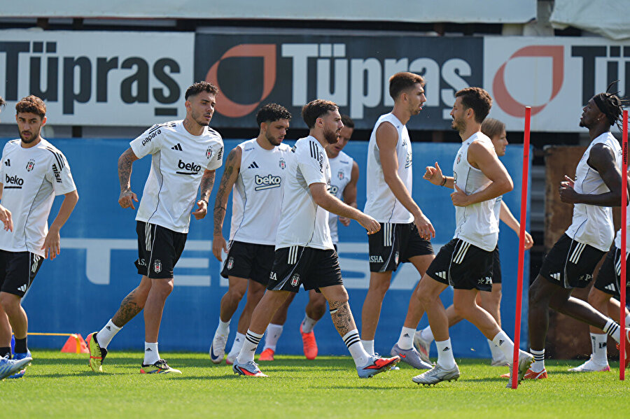 Abraham ilk yarıda hat-trick yaptı, Beşiktaş 4 golle tur kapısını araladı: UEFA Avrupa Konferans Ligi eleme turu St. Patrick’s - Beşiktaş maçı kaç kaç bitti?