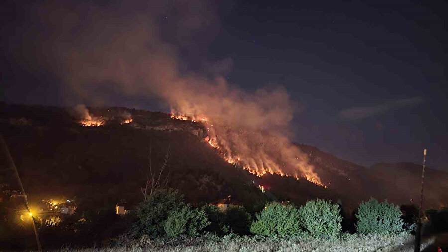 Orman yangınında 9 saat geride kaldı: Ekiplerin müdahalesi sürüyor
