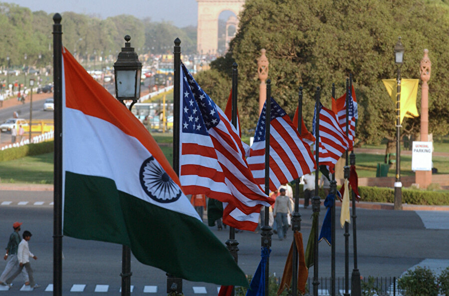 Hindistan, tarifeler nedeniyle ABD'den silah almaktan vazgeçtiğine dair iddiaları reddetti