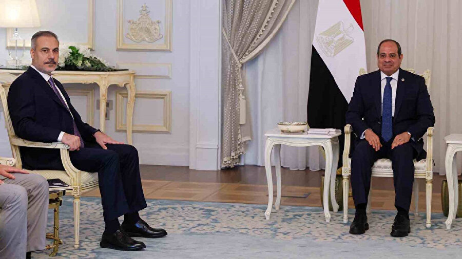 Bakan Fidan Mısır lideri Sisi ile