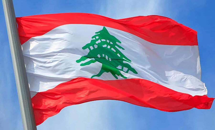 Lübnan'da askeri depoda patlama: 6 asker hayatını kaybetti