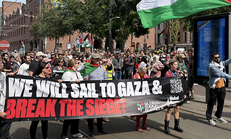 Hollanda'nın başkenti Amsterdam'da Filistin'e destek gösterisi düzenlendi