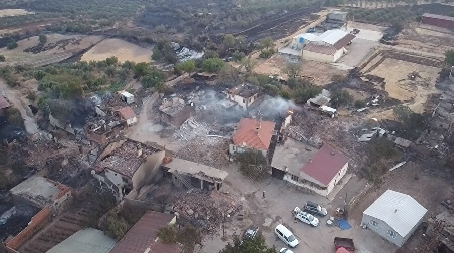 Yangın sonrası içler acısı manzara yürekleri dağladı: Çanakkale'de alevlere  teslim olan köy ve orman havadan görüntülendi