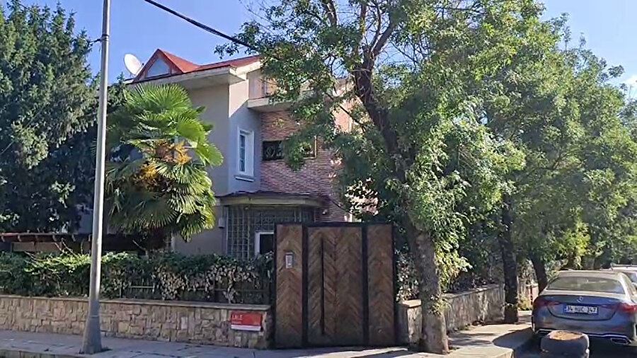 Avukat Rezan Epözdemir evi