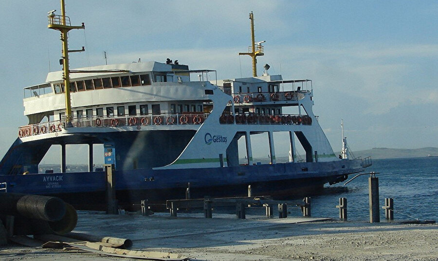 Güney Marmara'da yarınki feribot seferleri iptal edildi