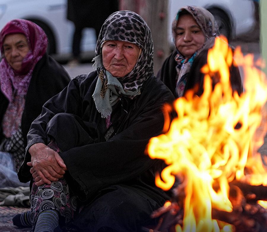Vatandaşlar geceyi sokakta geçirdi