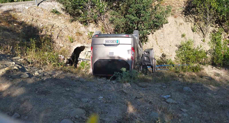 Yoldan çıkan minibüs şarampole uçtu: 6 yaralı