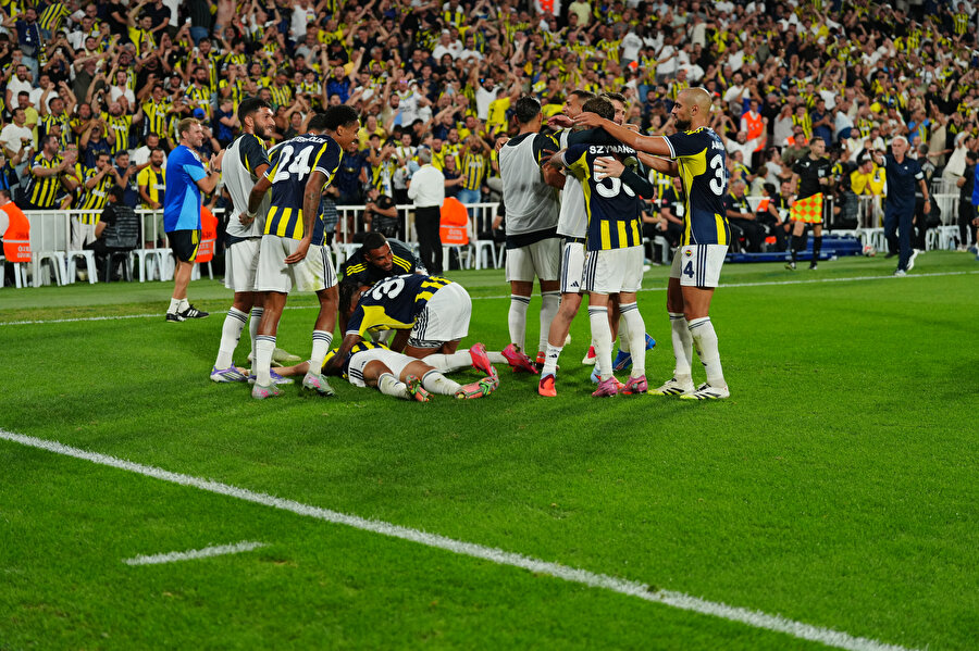 Kadıköy'de gol yağmuru: Fenerbahçe tur biletini 5 golle aldı