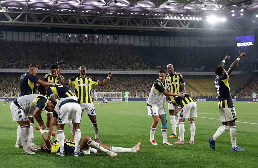 Fenerbahçe, Feyenoord'u 5 golle geçerek adını play-off turuna yazdırdı: İşte maçtan notlar