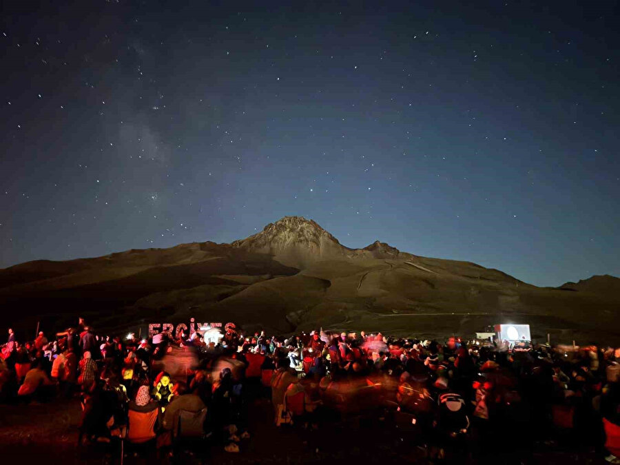 Gökyüzü tutkunları, Perseid meteor yağmurunu izledi​: İşte o anlar