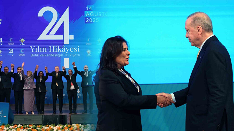 Cumhurbaşkanı Erdoğan rozetleri taktı