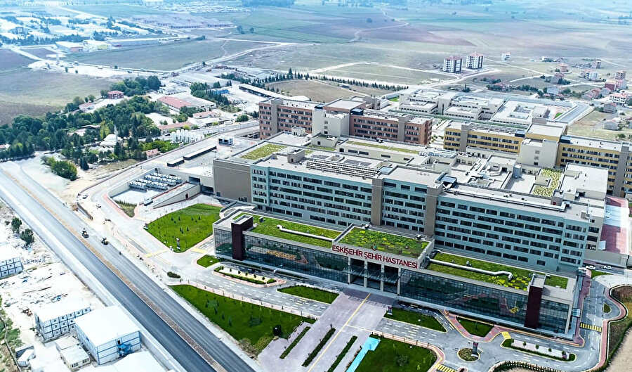  8 aylık bebeğin böbreğinden 15 milimetrelik taş çıktı
