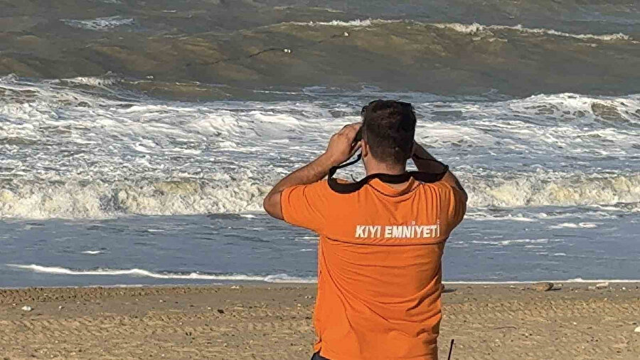 ​Yasağa rağmen denize girdi: Kıyıda cansız bedeni aranıyor