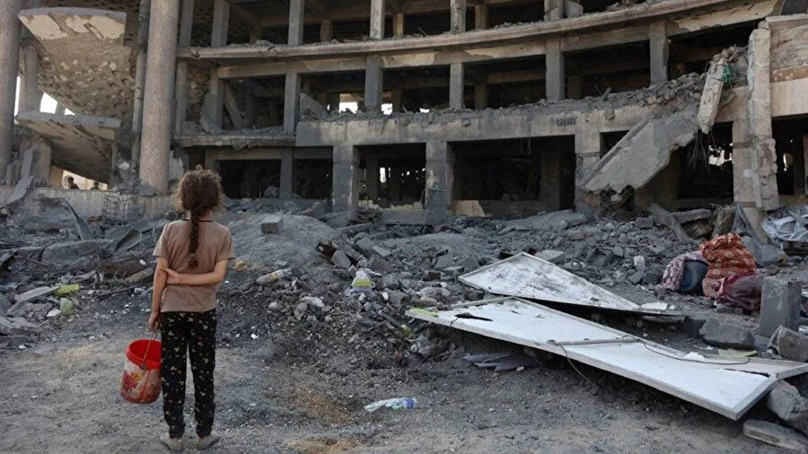 İsrail Gazze'de 400 evi yok etti.