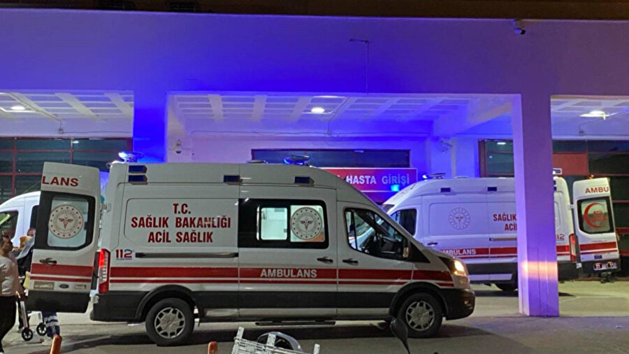Minibüsten düşen ebe hayatını kaybetti.
