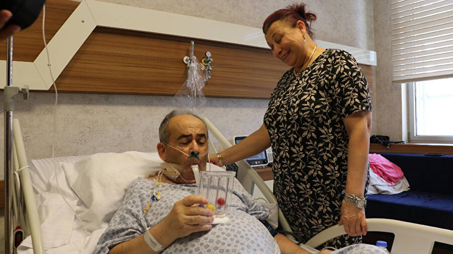 Fazla ilaç kullanımından bağırsağı delinen hasta ölümden döndü.