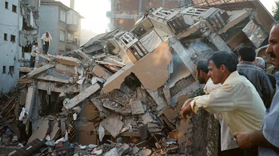 17 Ağustos Depremi'nin üzerinden 26 yıl geçti: Geriye bu acı kareler kaldı