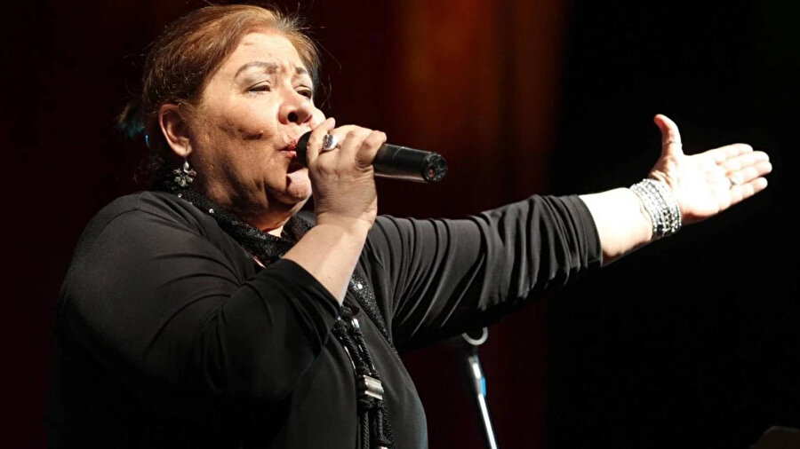 Türk Halk Müziği sanatçısı Banu Kırbağ