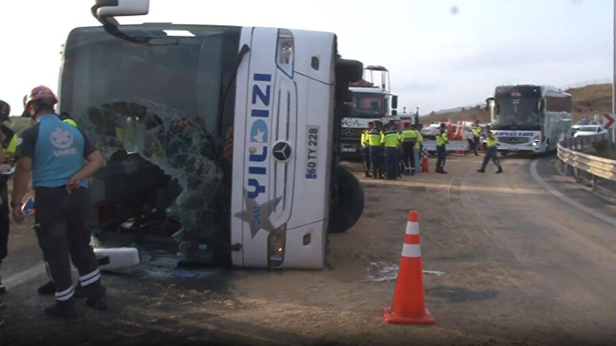 Kuzey Marmara Otoyolu'nda yolcu otobüsü devrildi.