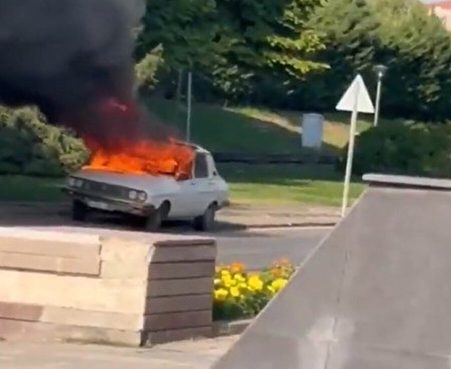 TBMM önünde aracını yaktı